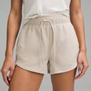 NWT Lululemon Inner Glow Shorts Mojave Tan Size 8
